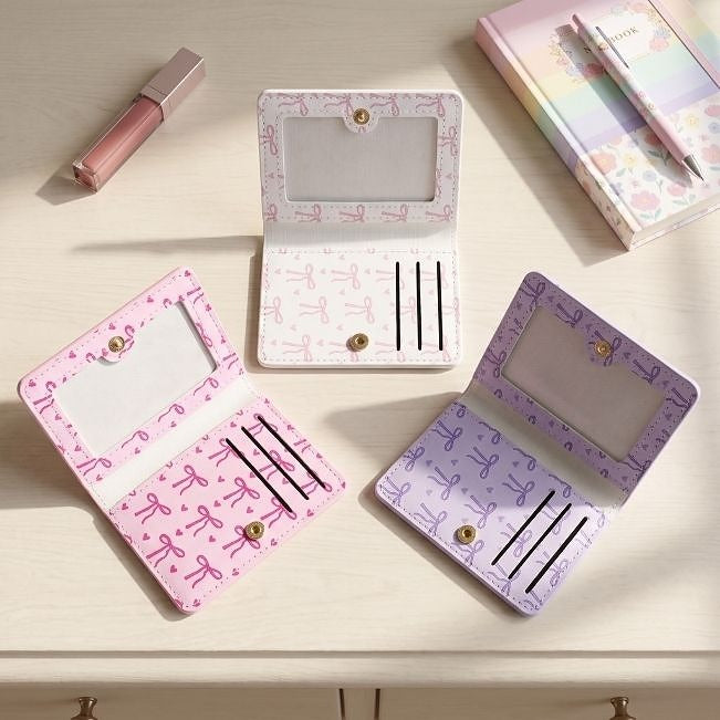 Cardholder: Bows Snap Closure