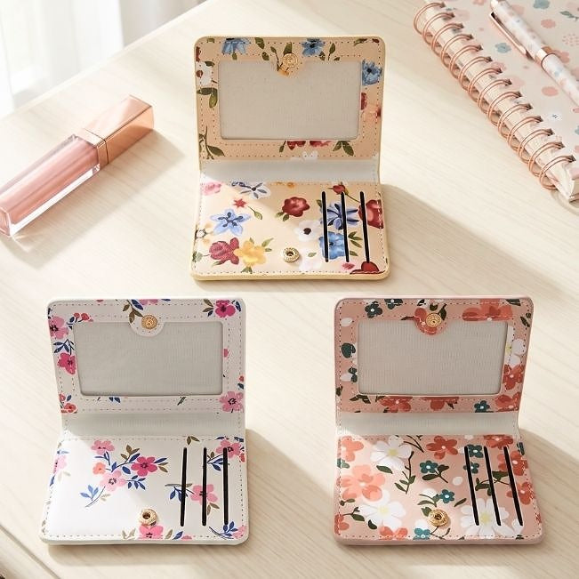 Cardholder: Floral Snap Closure