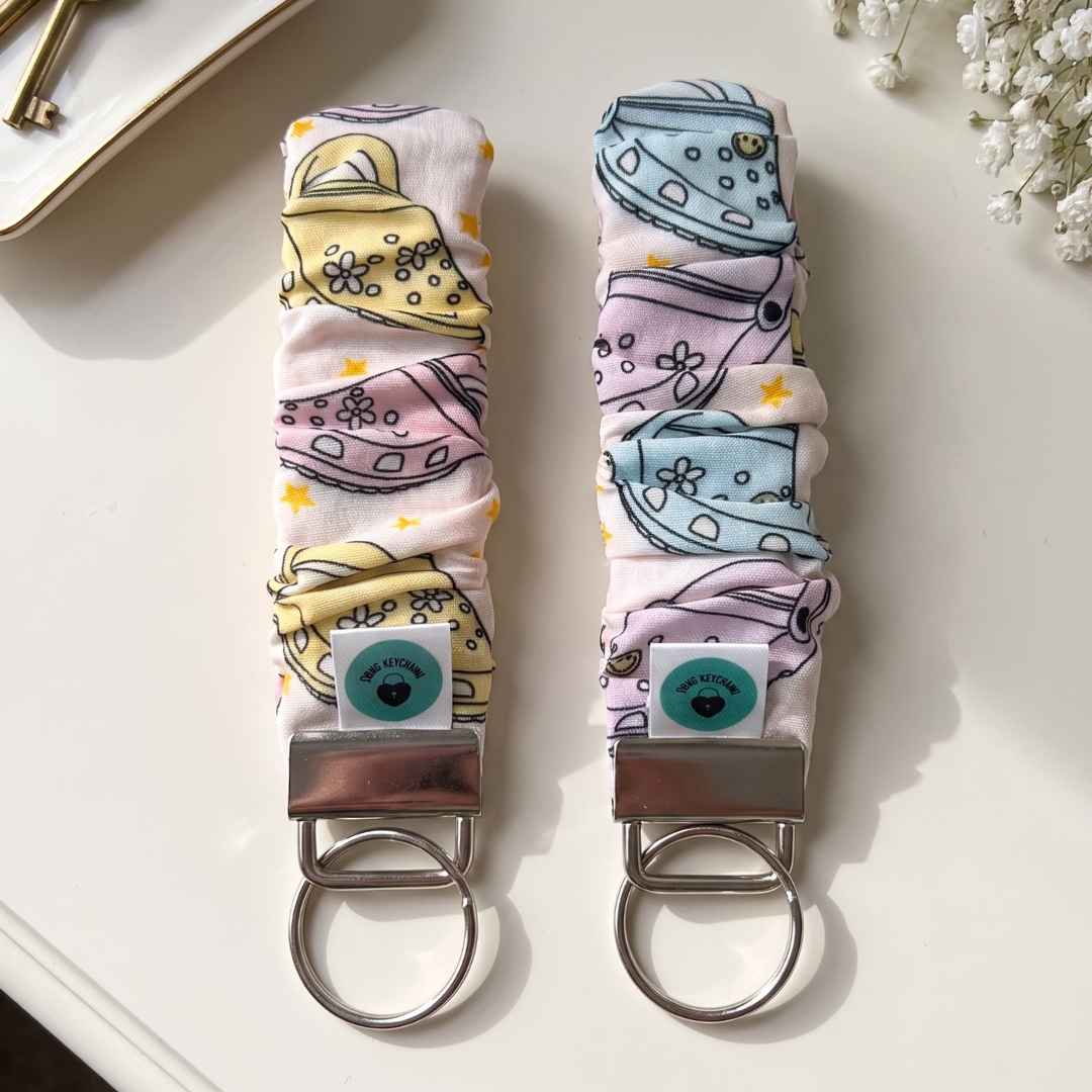 Wristlet-Scrunchie: Crocs