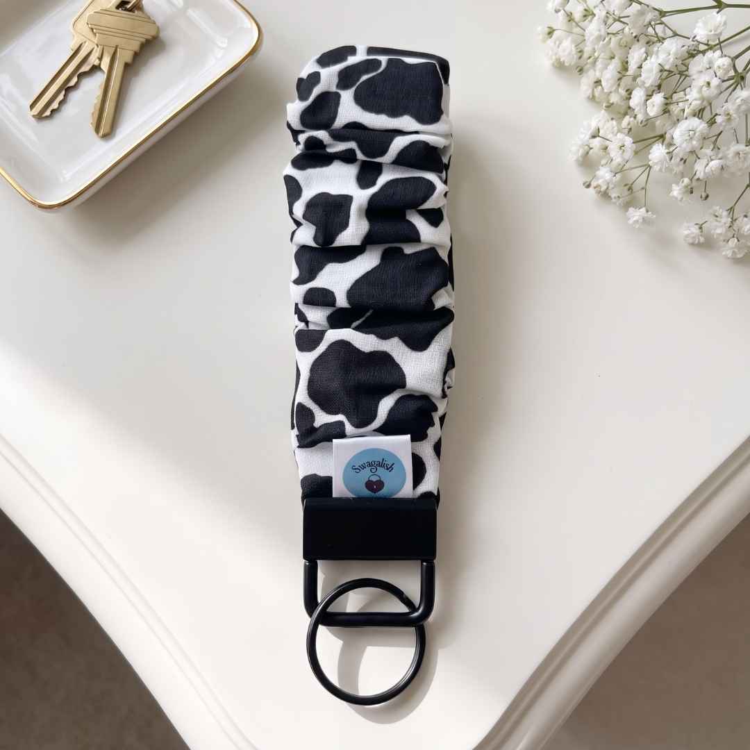 Wristlet-Scrunchie: Black Cow Print