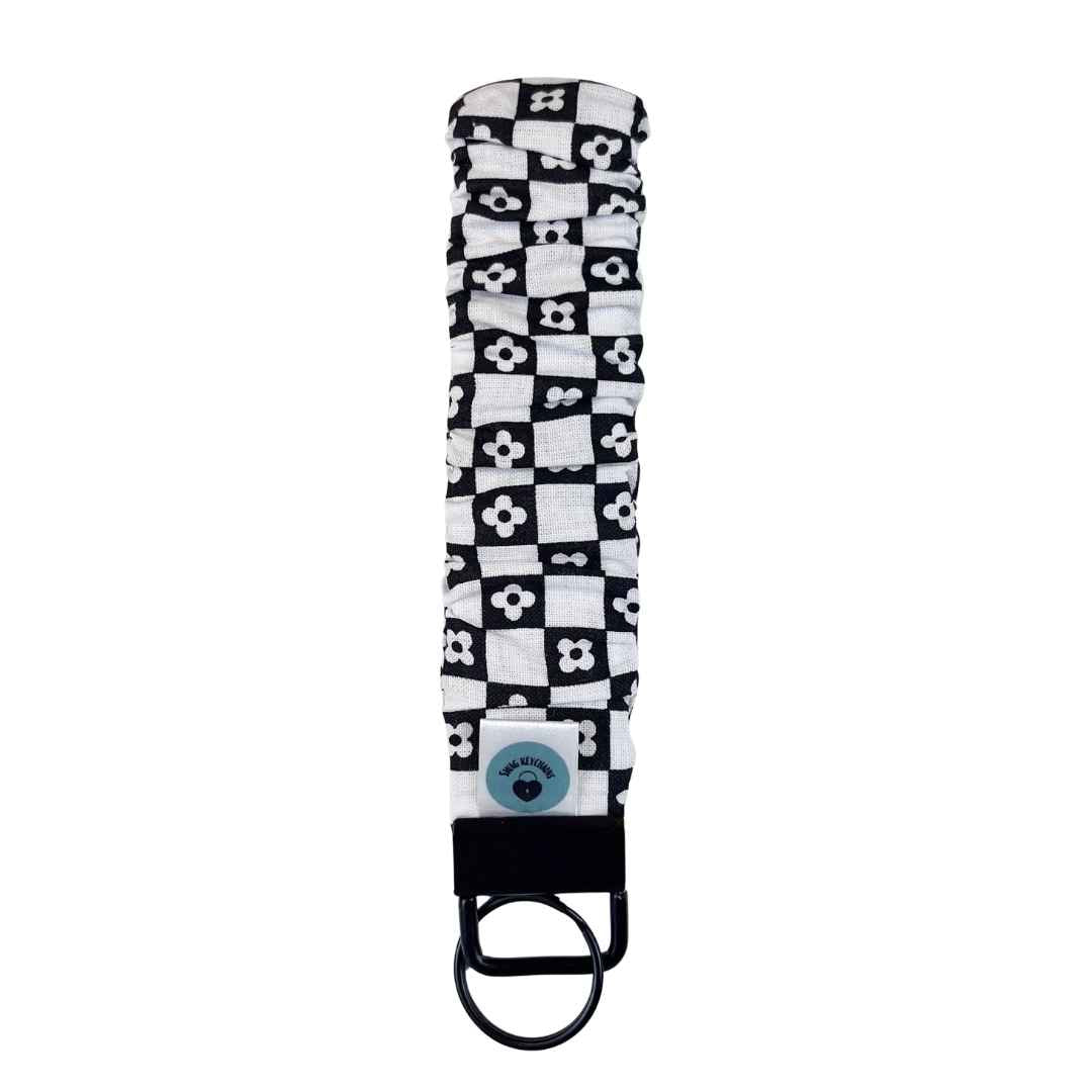 Wristlet-Scrunchie: Gingham in Black