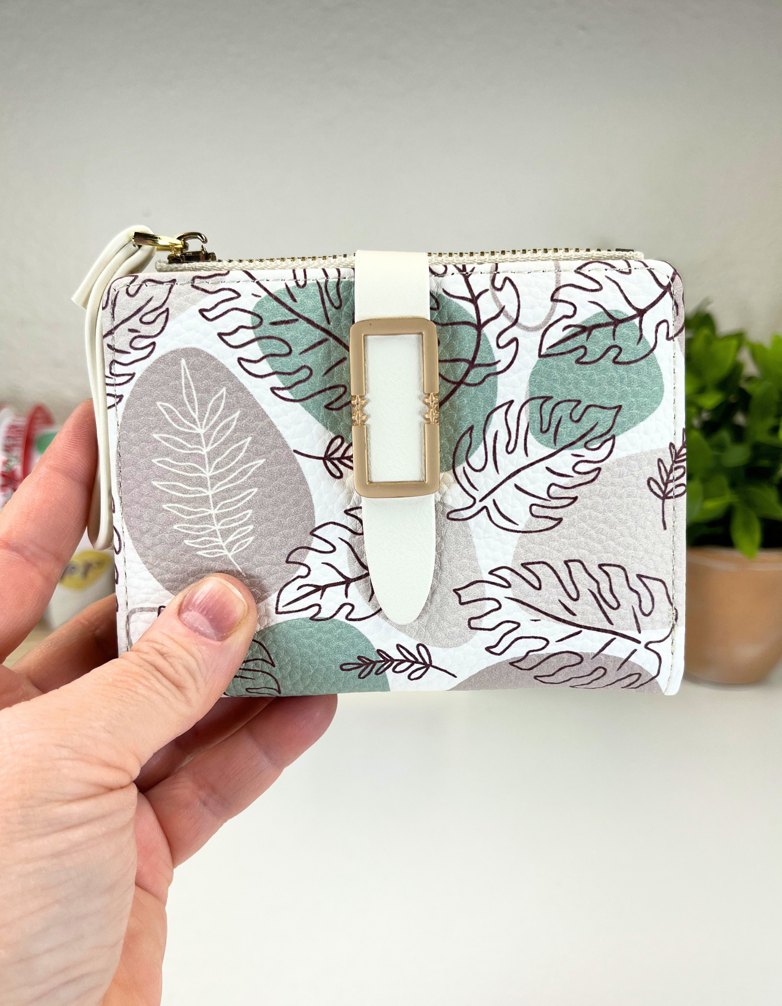 Wallet: The Essential: Leafy