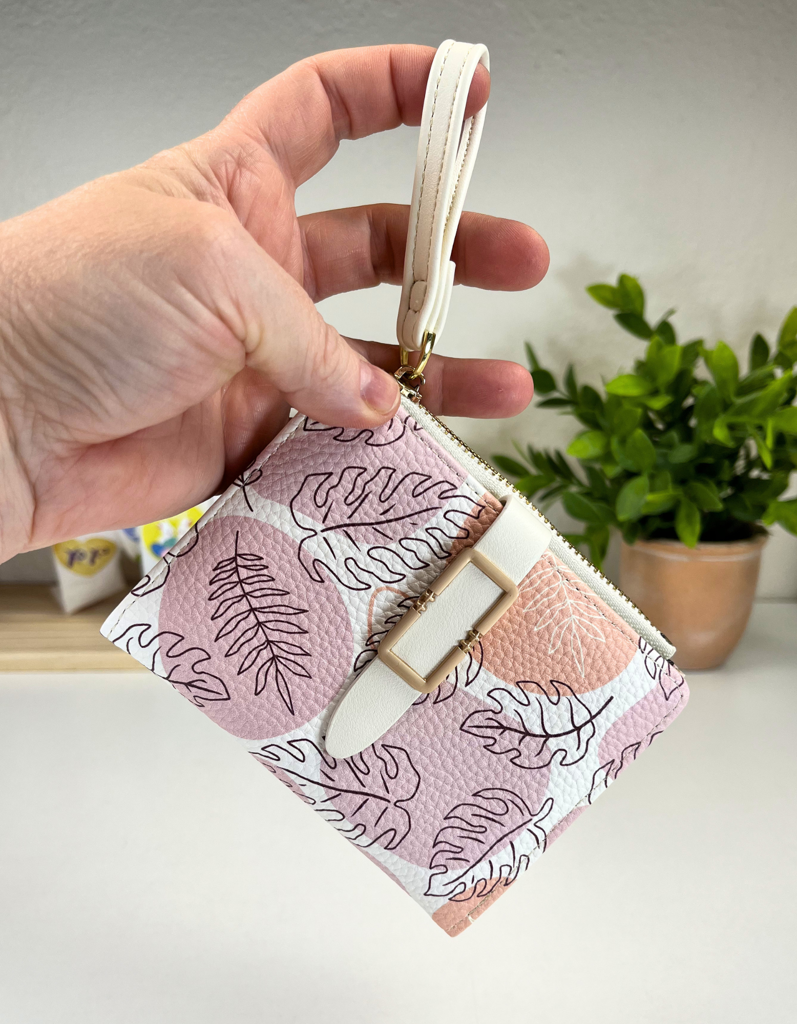 Wallet: The Essential: Leafy