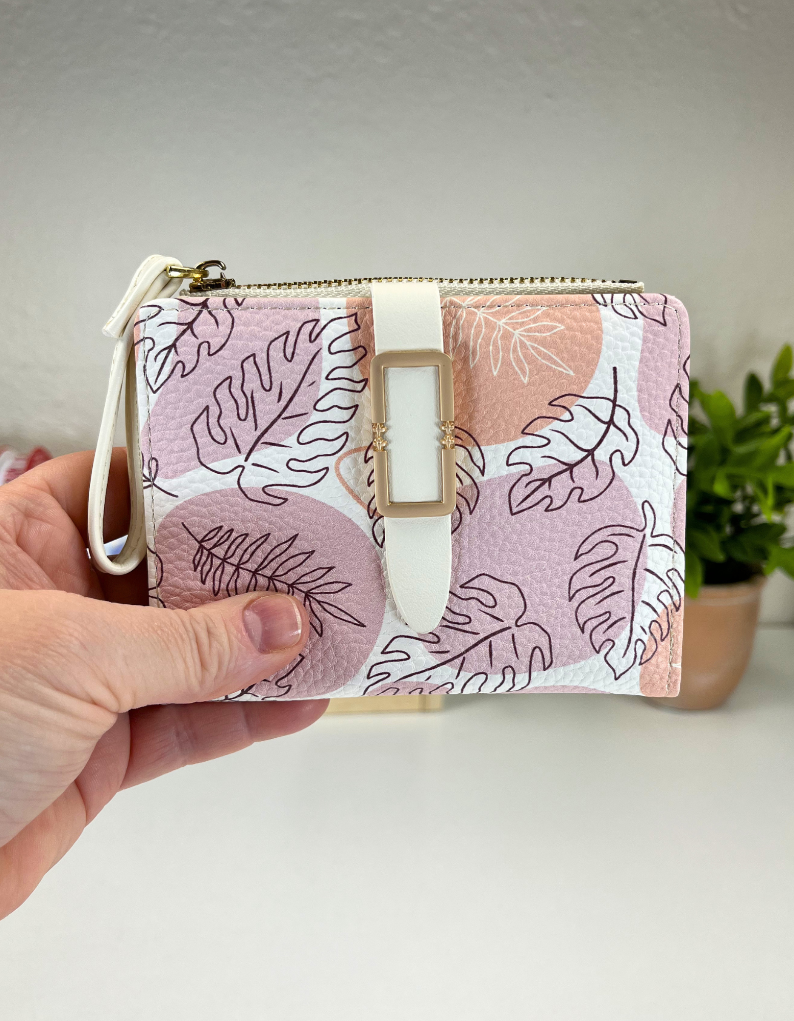 Wallet: The Essential: Leafy