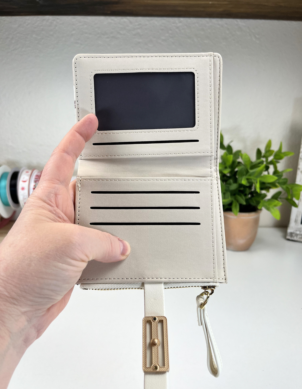 Wallet: The Essential: Leafy