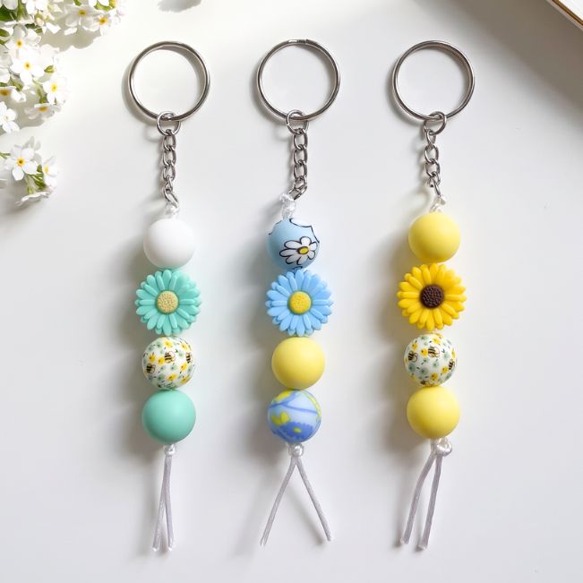 Charm: Beaded Daisies